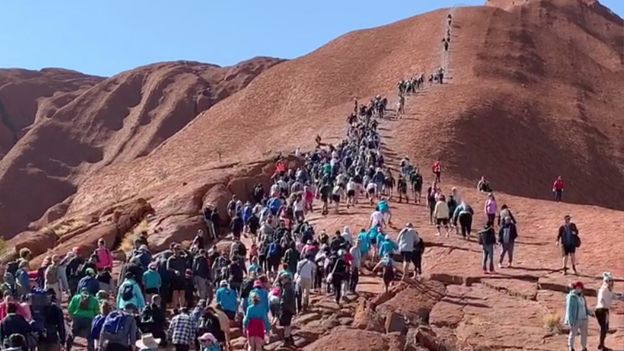 Turistas escalarán el Uluru de Australia por última vez 5 109335287 rock2