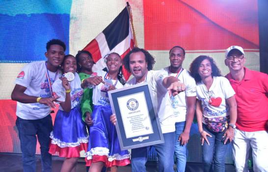Rep. Dominicana logra el “Récord pa’l merengue” 6 image imagen whatsapp image 2019 11 03 at 7 38 51 pm 12538221 20191103201922