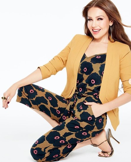 Thalía y su mini vestido dorado con el que enloqueció Instagram 10 Screenshot 3