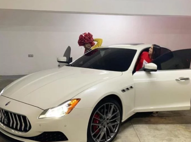 Mozart le regala lujoso carro Maserati a Dalisa Alegría 5 Screenshot 5 1