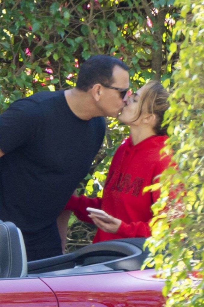 Jennifer Lopez luciendo pantuflas y sin maquillaje 11 BB106Tuz