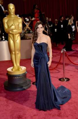 Los vestidos más caros de la historia de los Oscar 16 BBZKVdb